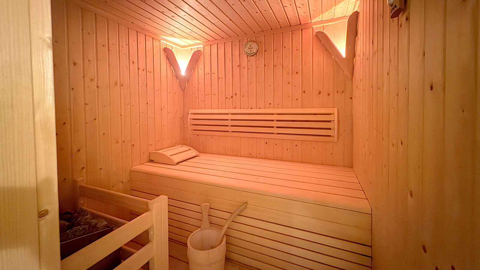 Heidi Chalet, Austria