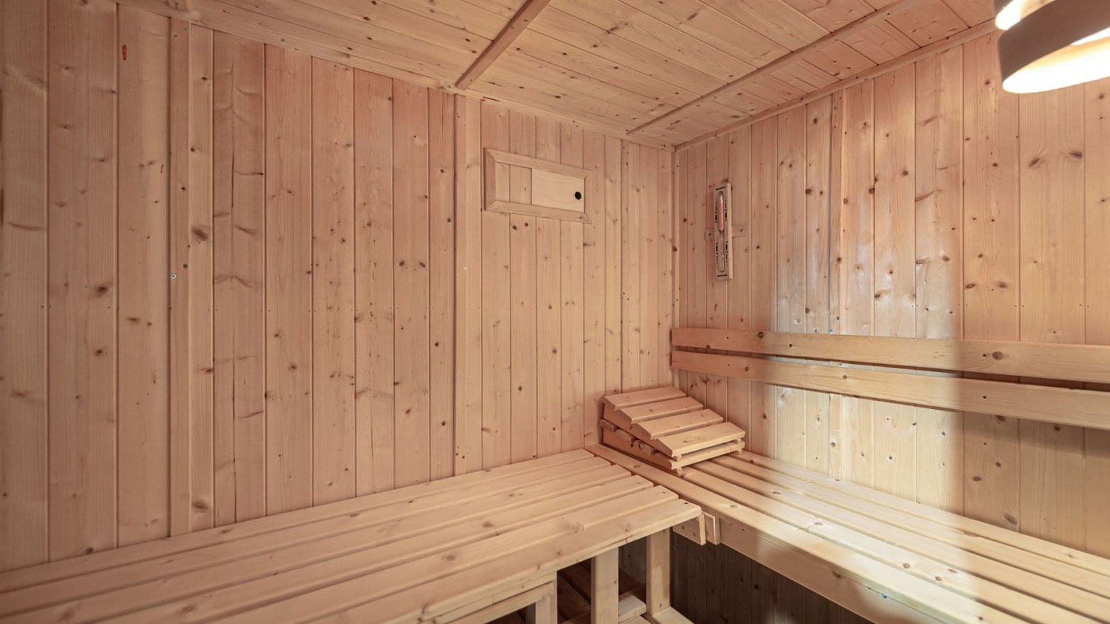 Jessica Chalet, France