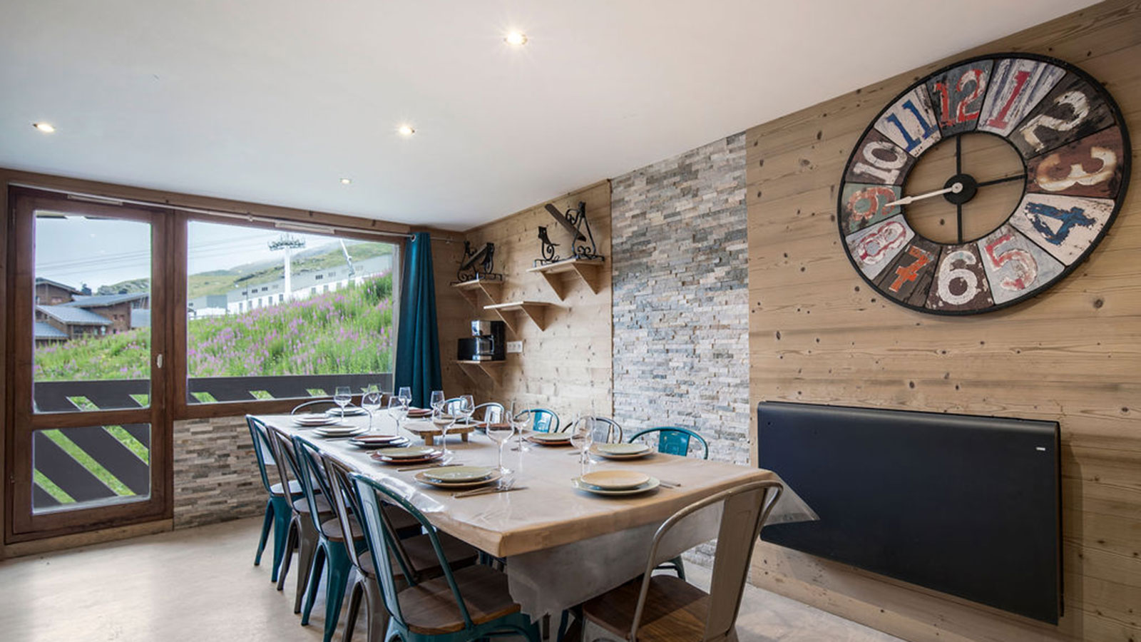 Annie Appartementen, Frankrijk