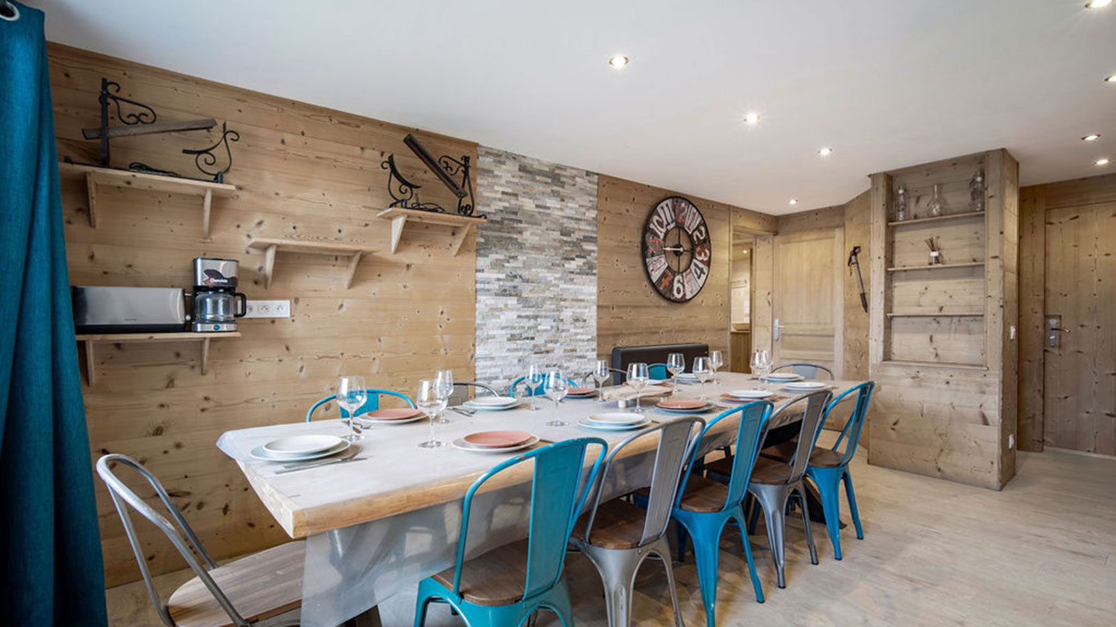 Annie Appartementen, Frankrijk