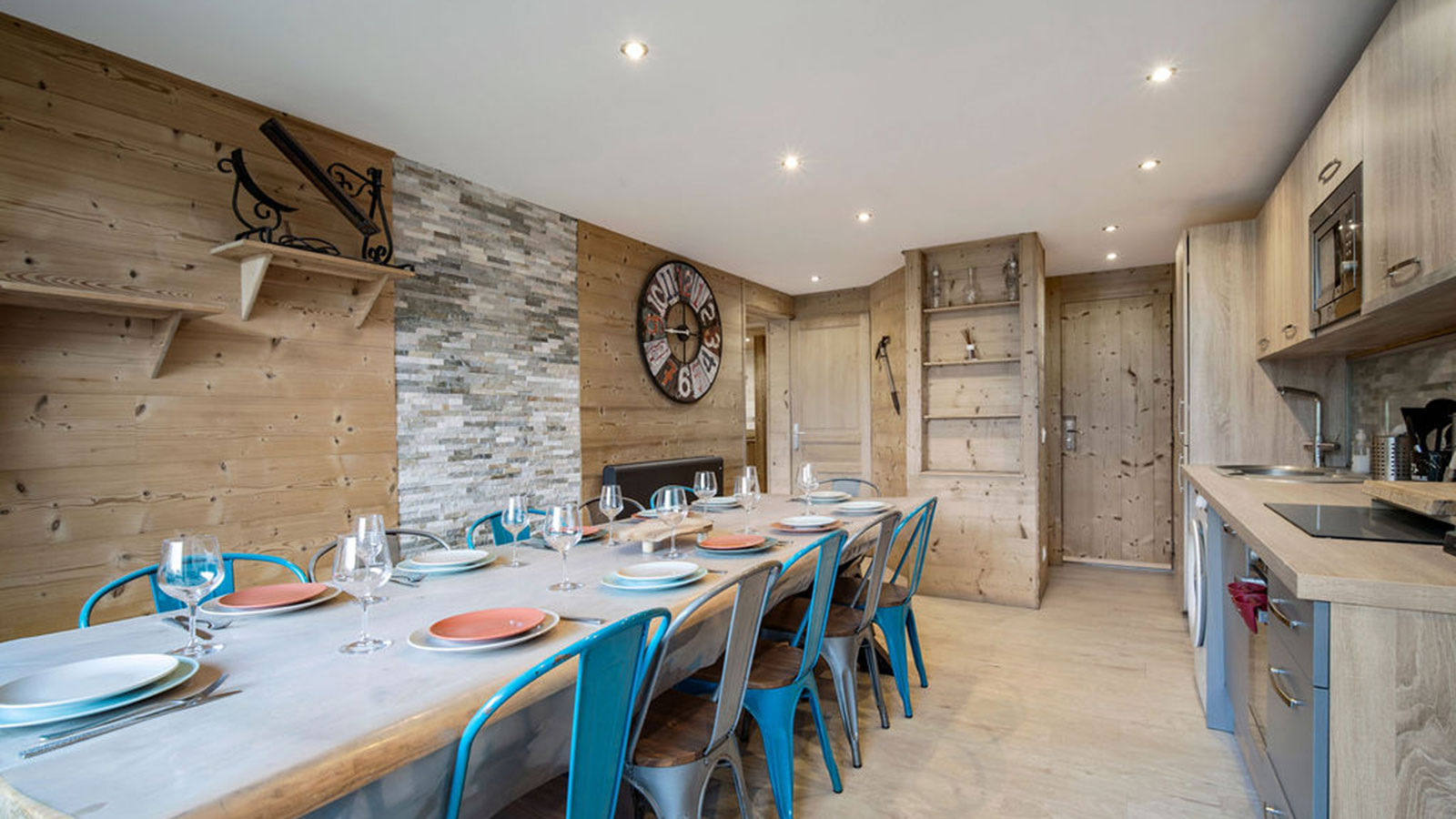 Annie Appartementen, Frankrijk