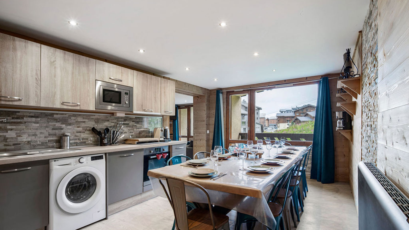 Annie Appartementen, Frankrijk