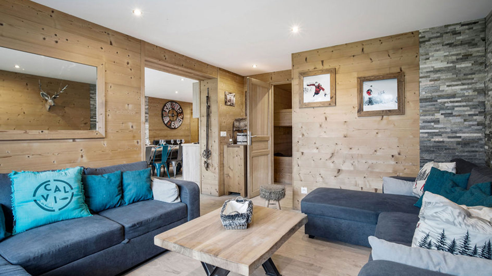 Annie Appartementen, Frankrijk