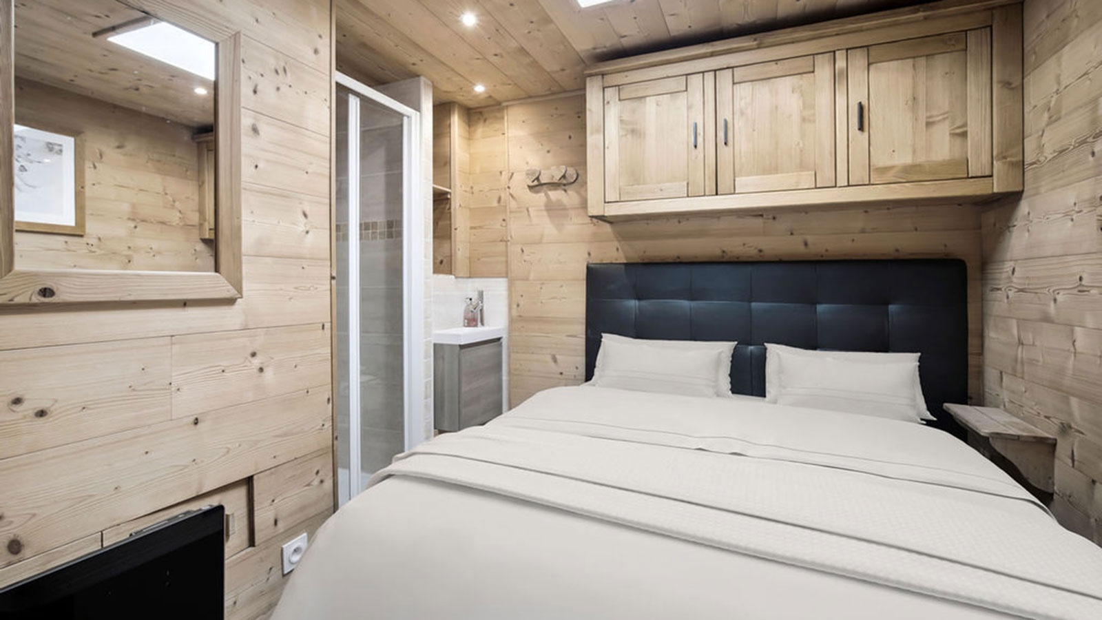 Annie Appartementen, Frankrijk