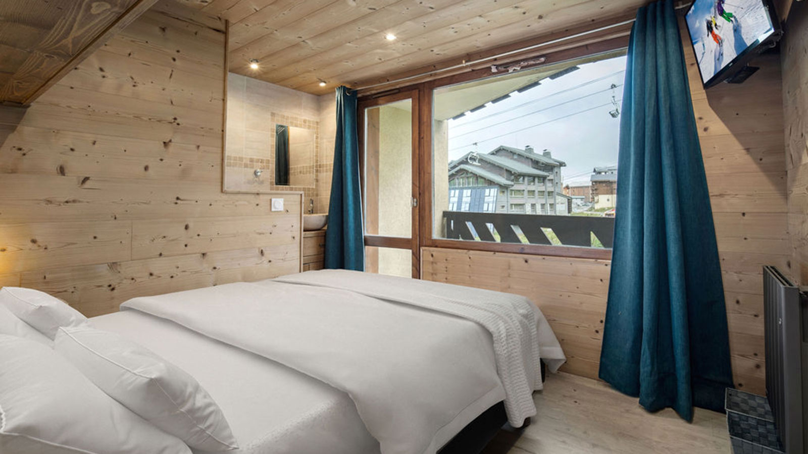 Annie Appartementen, Frankrijk