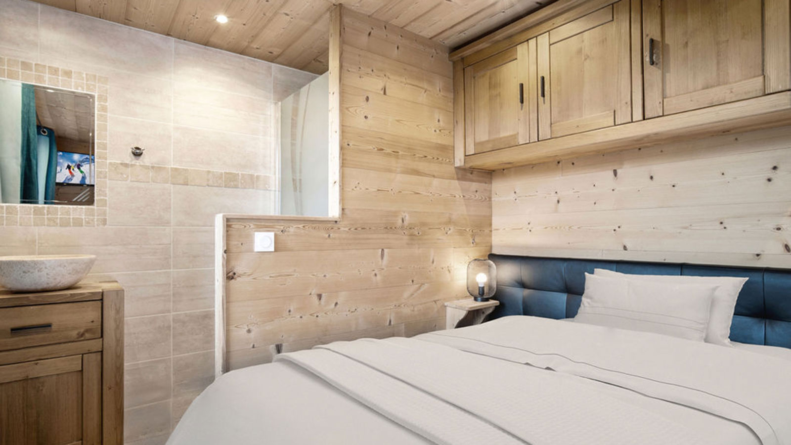 Annie Appartementen, Frankrijk