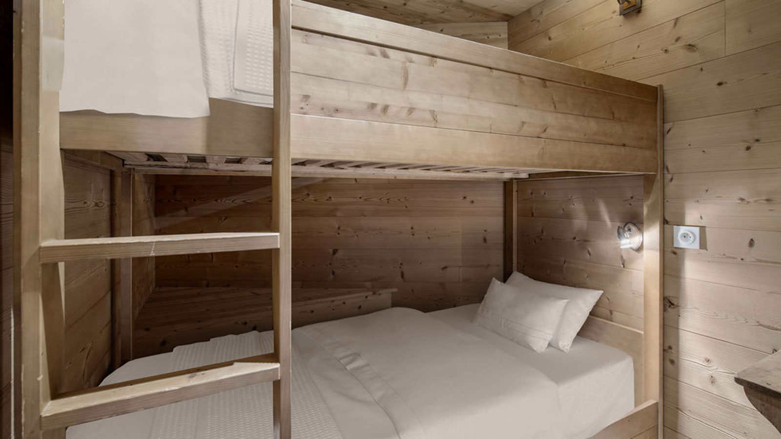 Annie Appartementen, Frankrijk