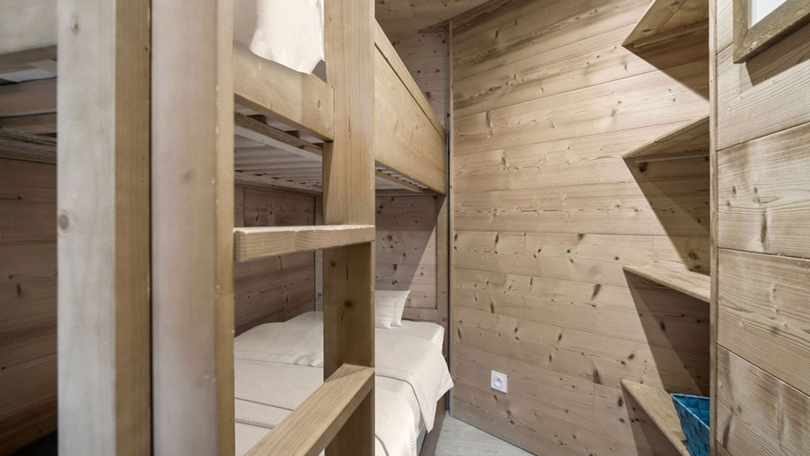 Annie Appartementen, Frankrijk