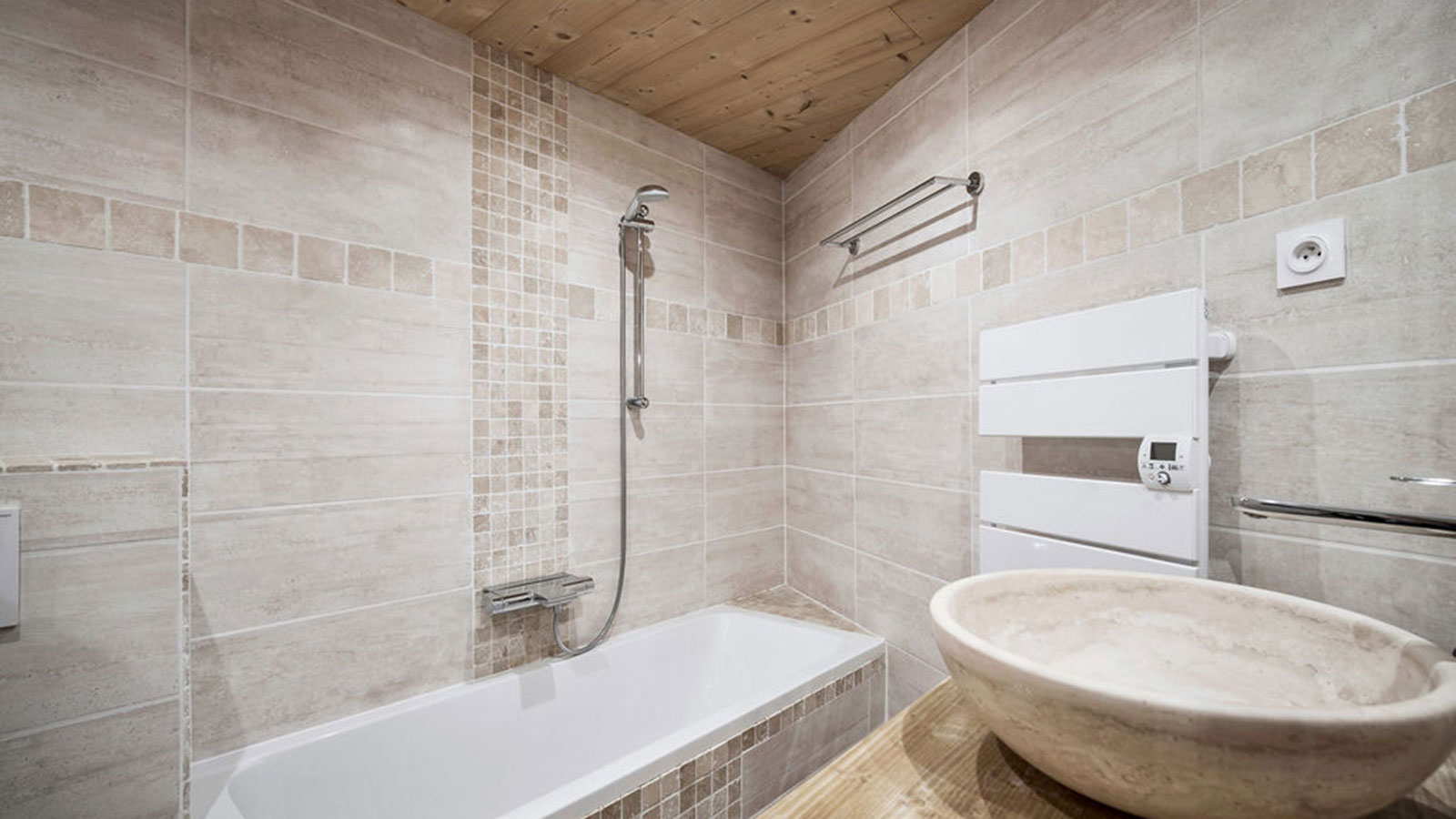 Annie Appartementen, Frankrijk