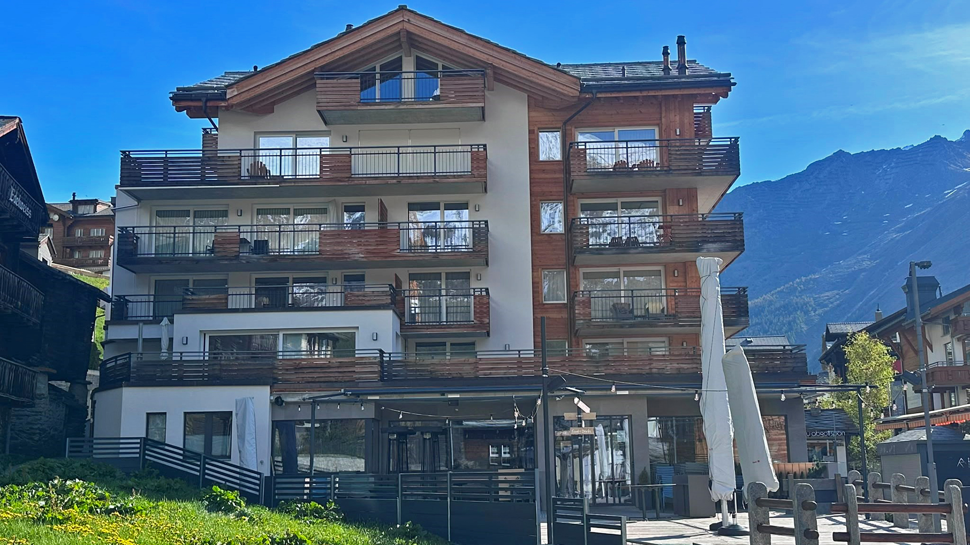 Britannia Penthouse Apartments, Switzerland