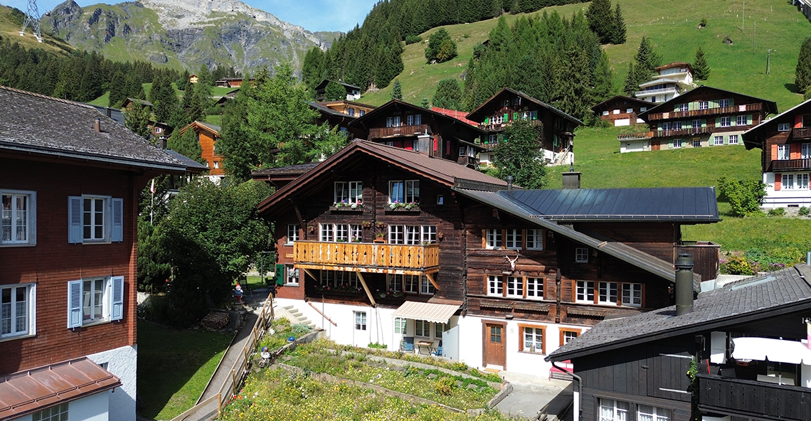 Alpengluhn Chalet, Switzerland