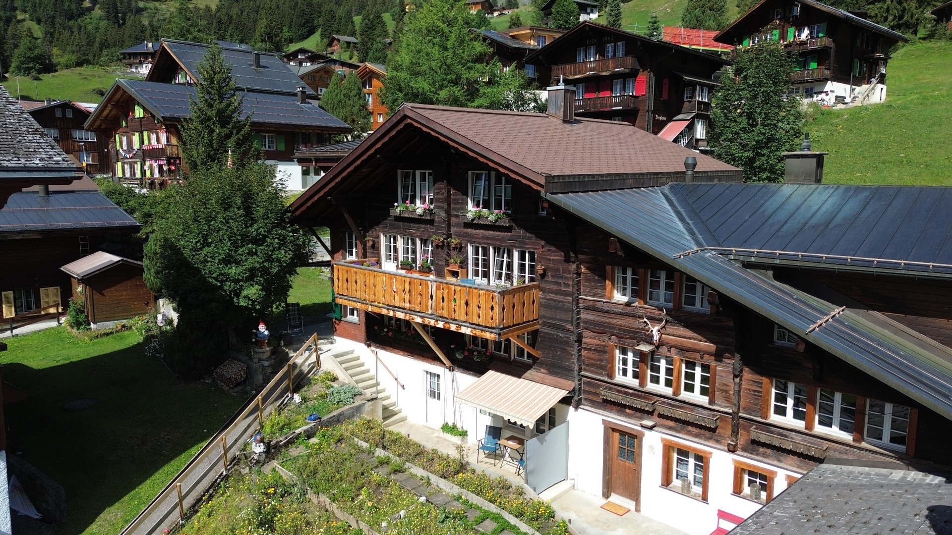 Alpengluhn Chalet, Switzerland