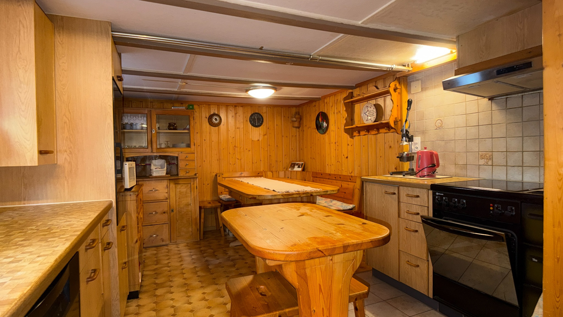 Alpengluhn Chalet, Switzerland