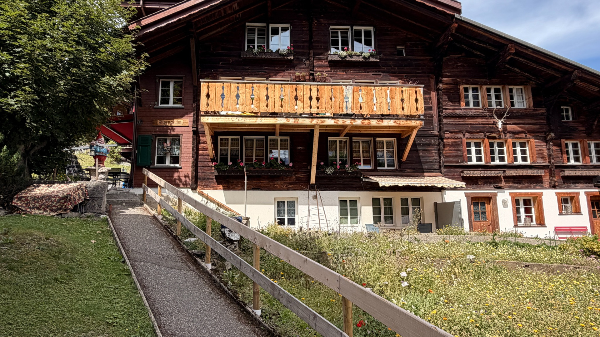Alpengluhn Chalet, Switzerland